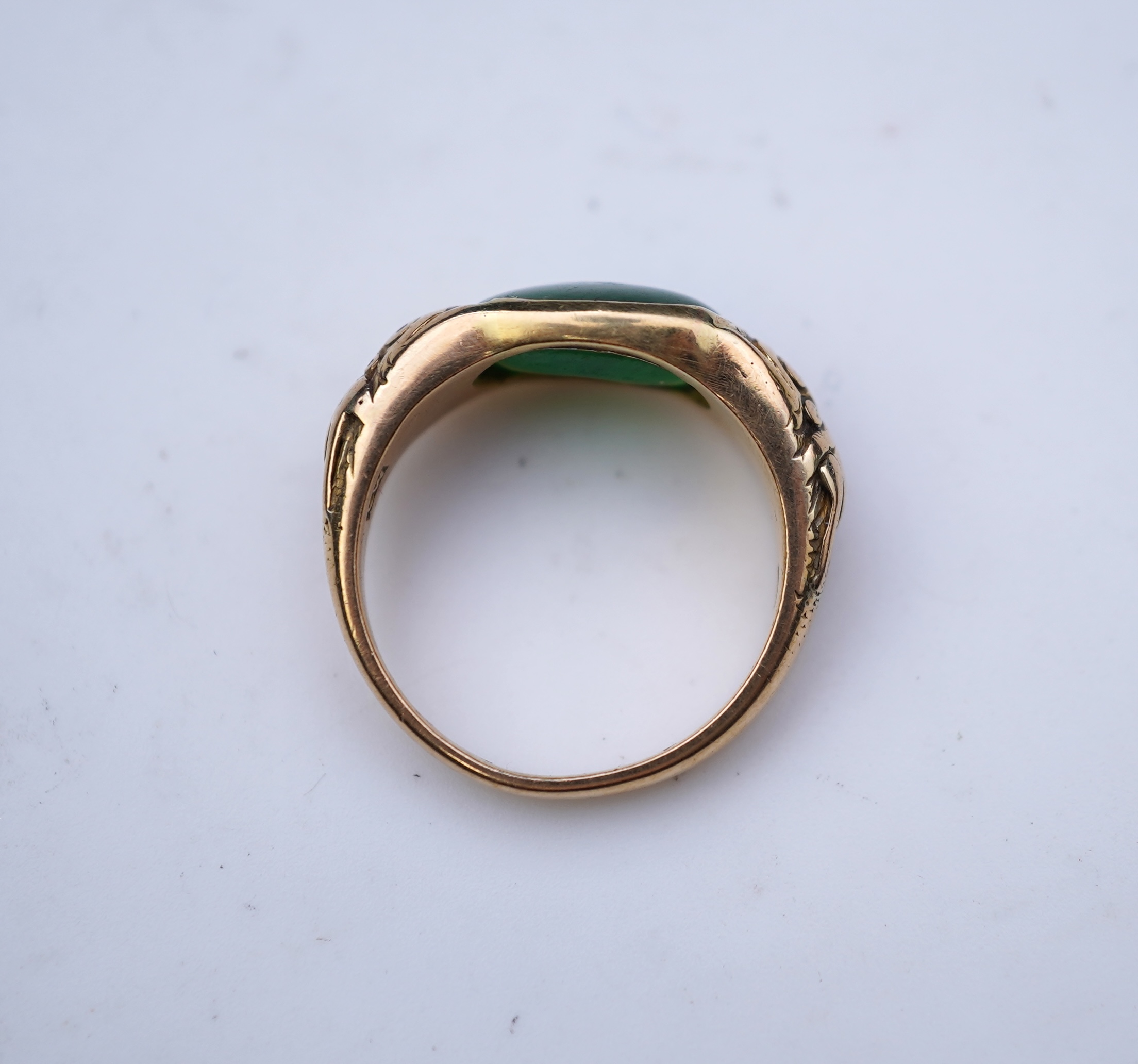 A fine jadeite ring, early 20th century